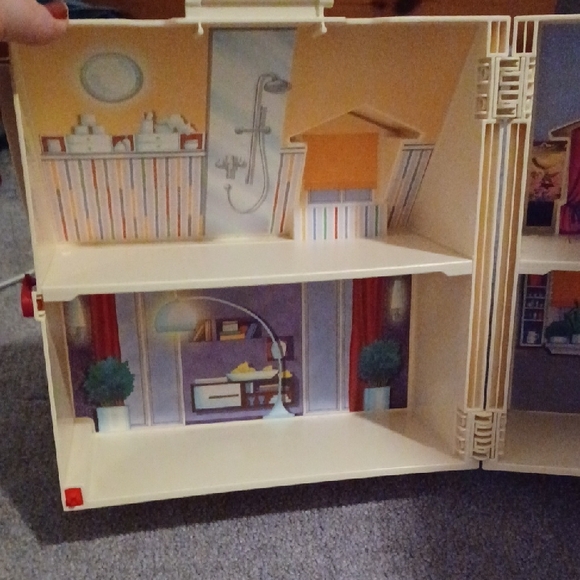 Red and White Dollhouse Carry Case - Picture 8 of 10